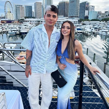 Alana Lliteras and her fellow contestant of Top Chef VIP Sebas took a picture on a boat.